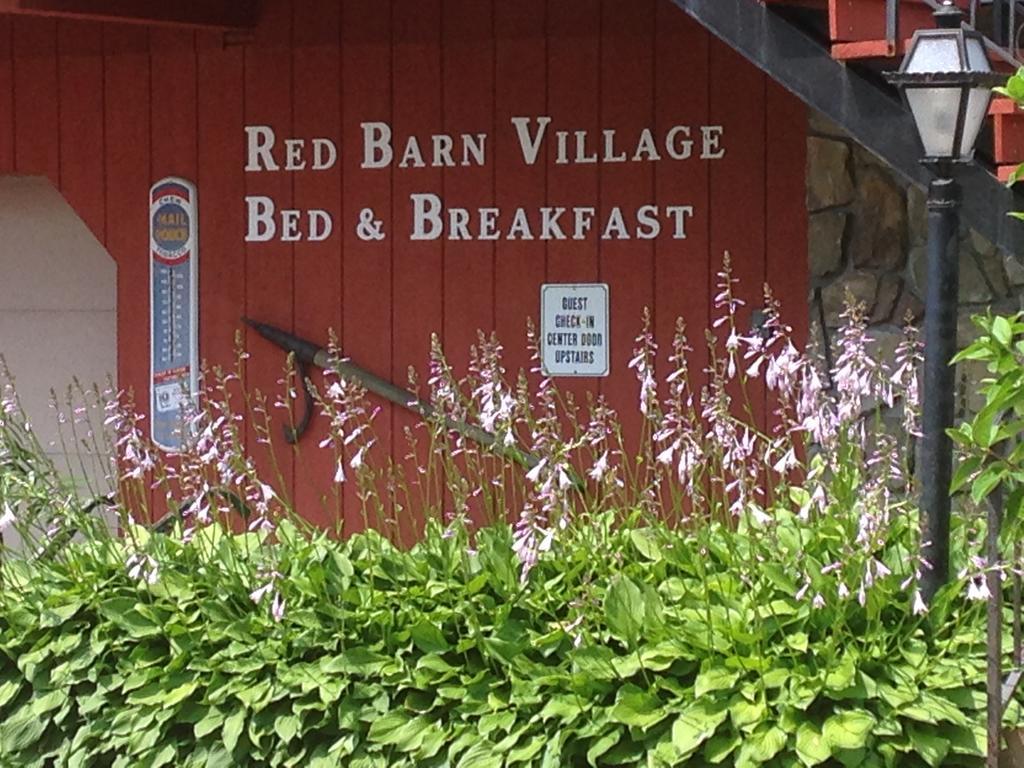 Red Barn Village Bed & Breakfast Clarks Summit Eksteriør billede
