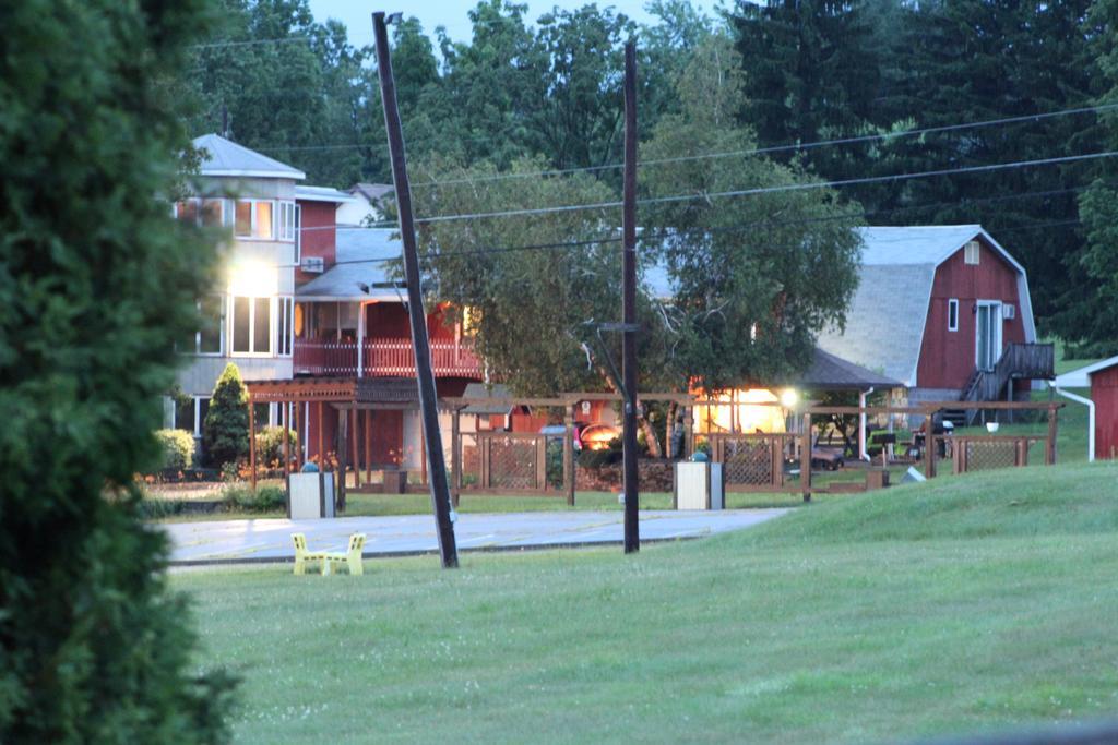 Red Barn Village Bed & Breakfast Clarks Summit Eksteriør billede